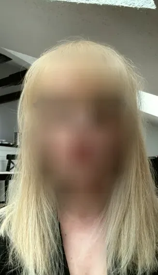 Alexandra, 27