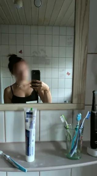 Astrid, 18