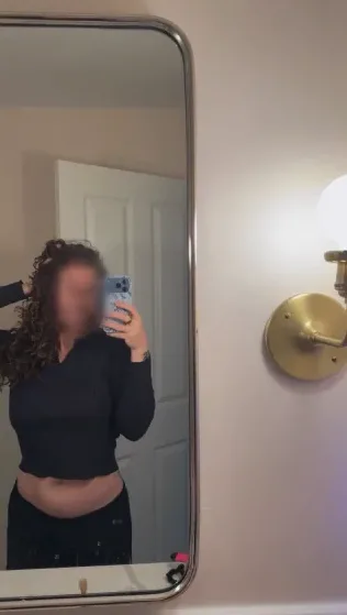 Daniela, 37
