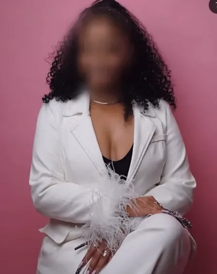 Elena, 39