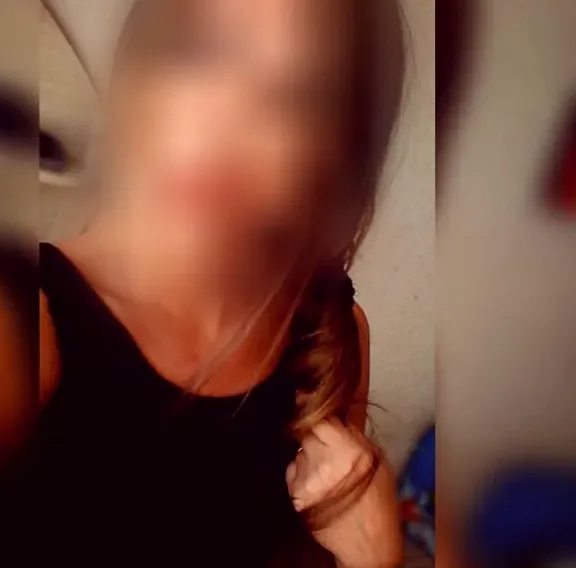 Emma, 32