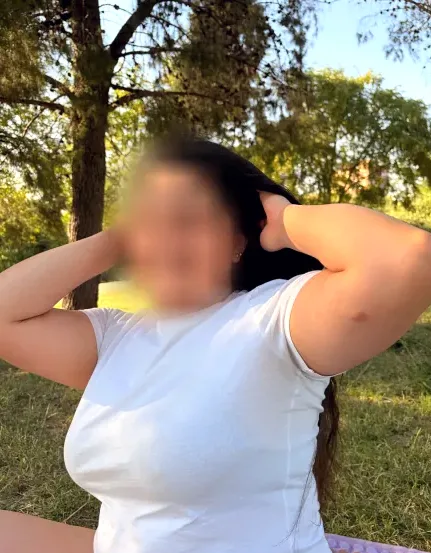 Helena, 23
