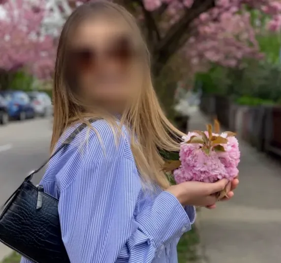Leonie, 23