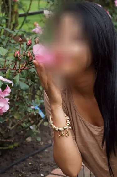 Martina, 32