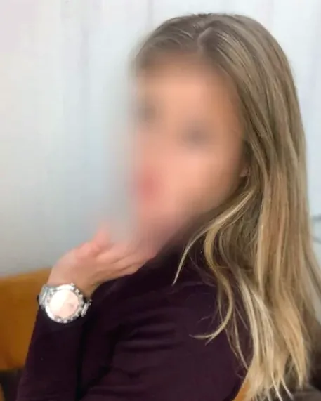 Nina, 21