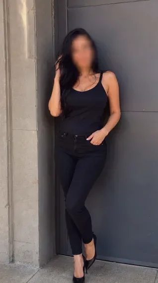 Simone, 33