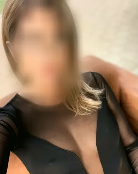 Zeynep, 29